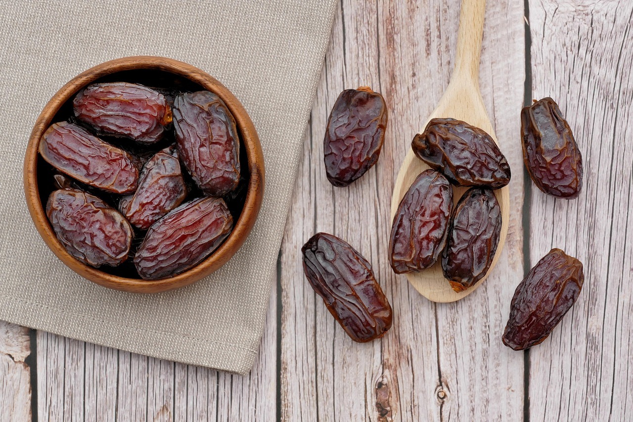 A bowl of dates on a wooden spoon
AI-generated content may be incorrect.