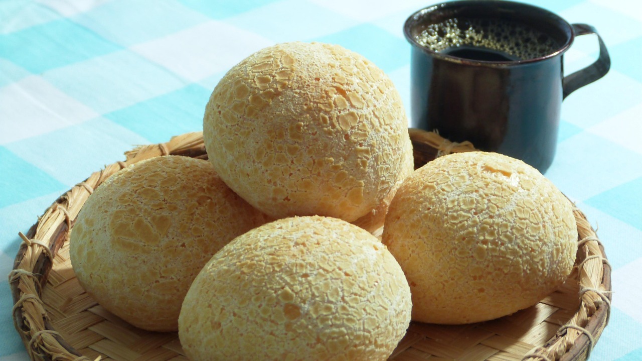 A group of bread rolls on a plate

AI-generated content may be incorrect.