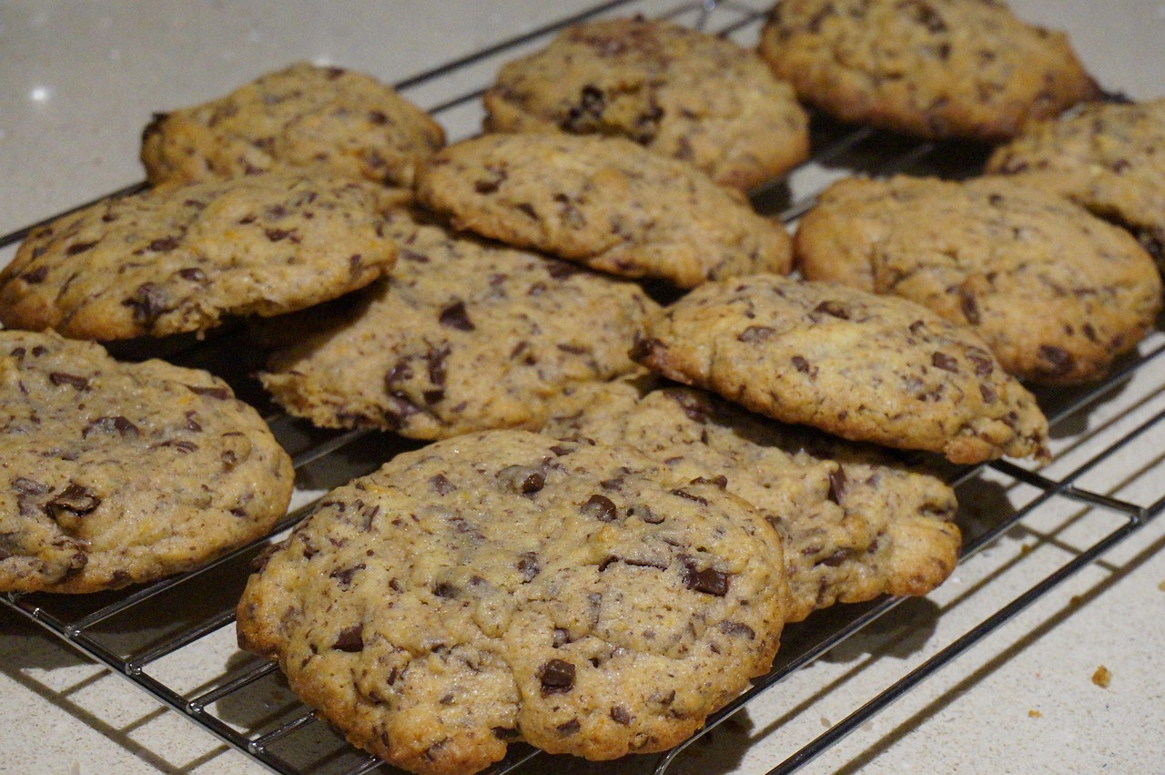 A group of cookies on a cooling rack

AI-generated content may be incorrect.
