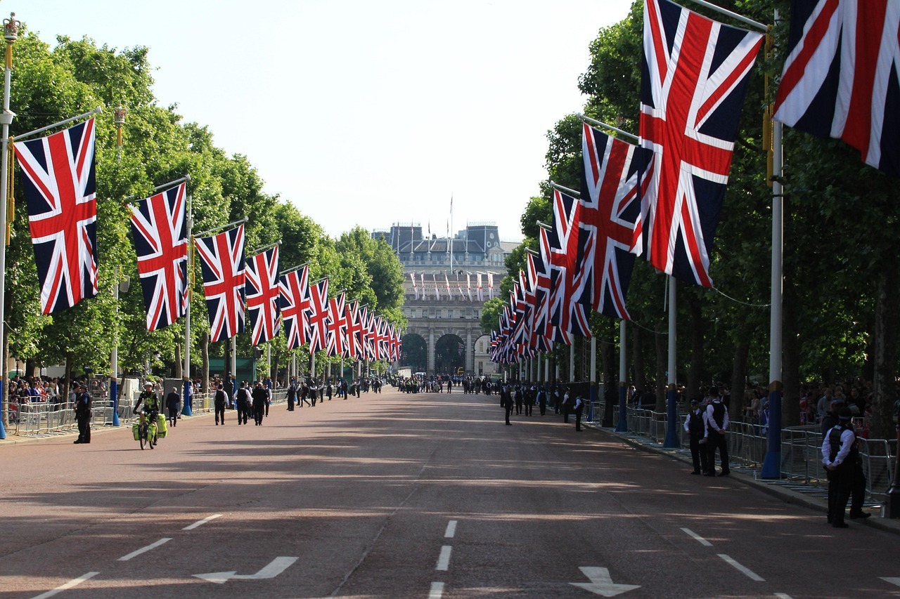 A long shot of flags on a street with The Mall, London in the background

AI-generated content may be incorrect.