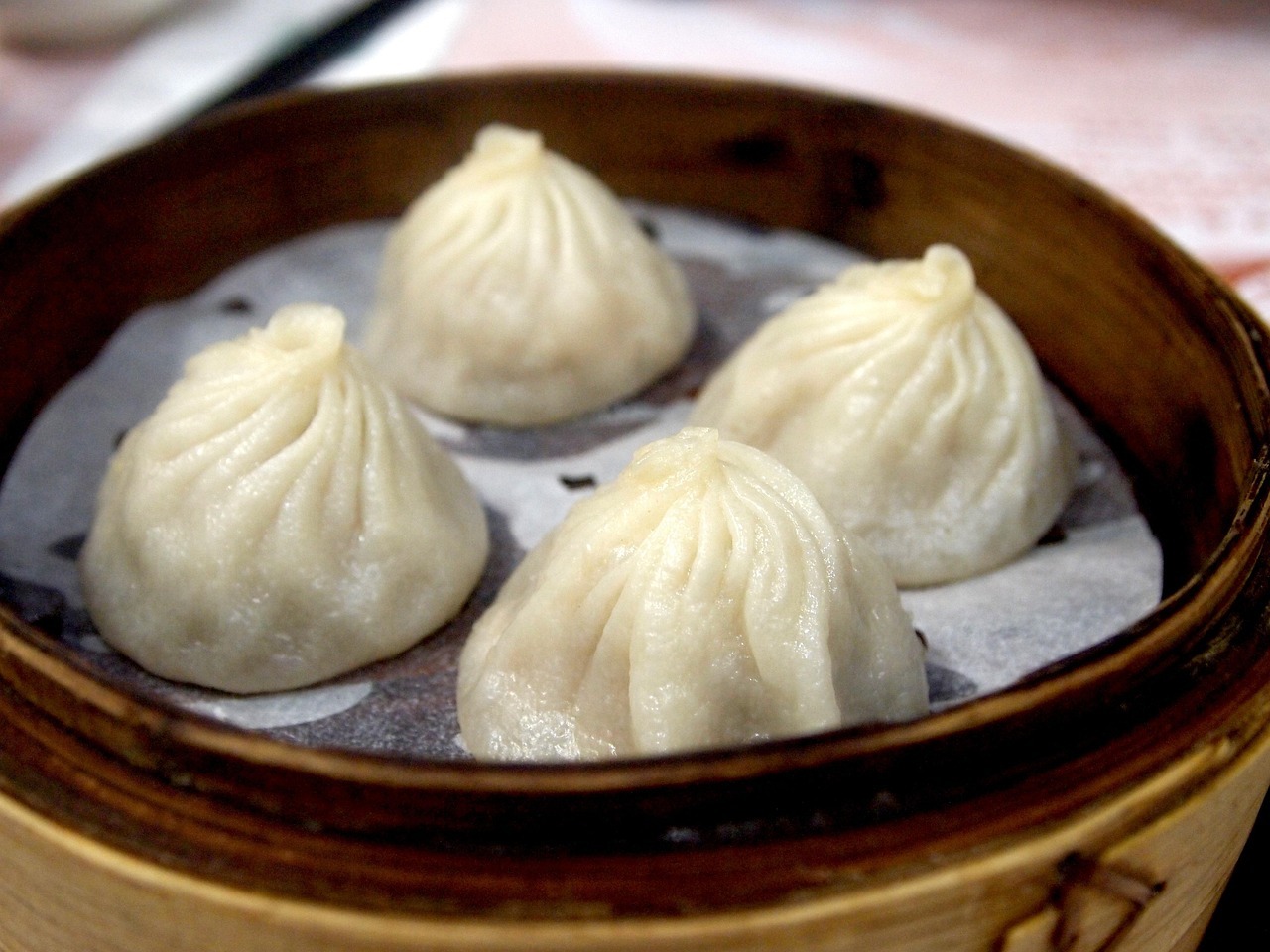 A plate of dumplings on a table

AI-generated content may be incorrect.