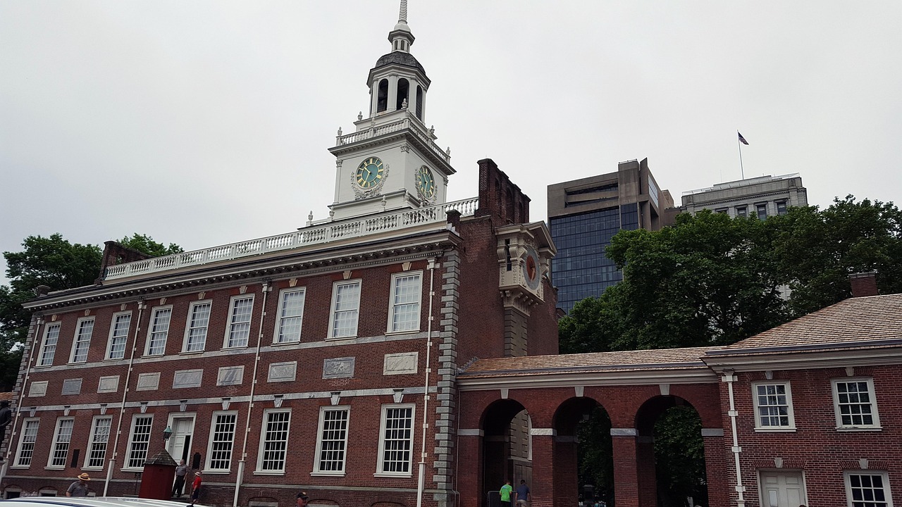 Independence Hall with a clock tower

AI-generated content may be incorrect.
